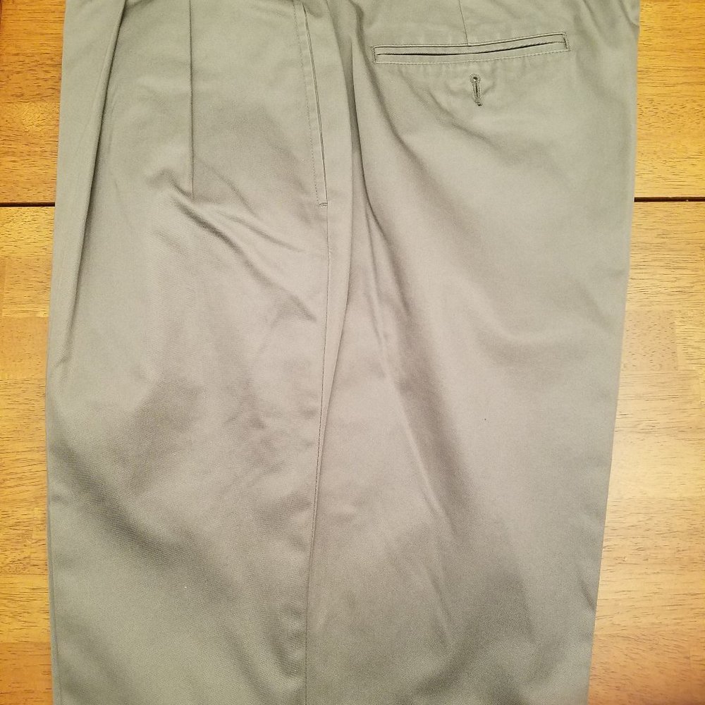 Mens Trousers by Joseph A. Banks. Size 40x30.